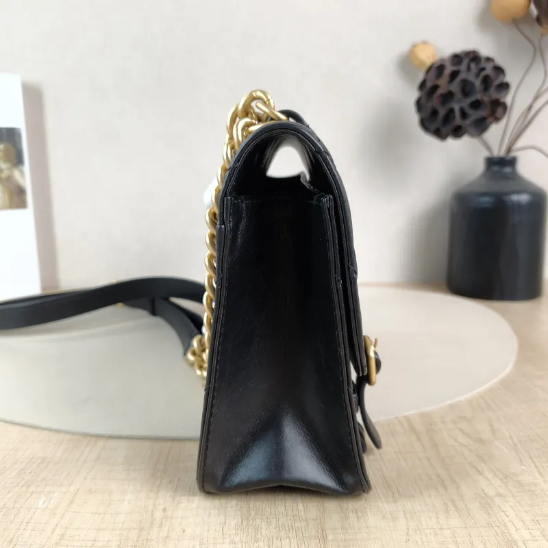 Chanel Crossbody Bag21b Black Calfskin One Size25 × 8 × 17 cm — detail view 8 of 13