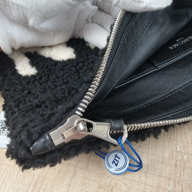 BALENCIAGA Clutch Clutch Black White One Size 33*23 — detail view 9 of 10