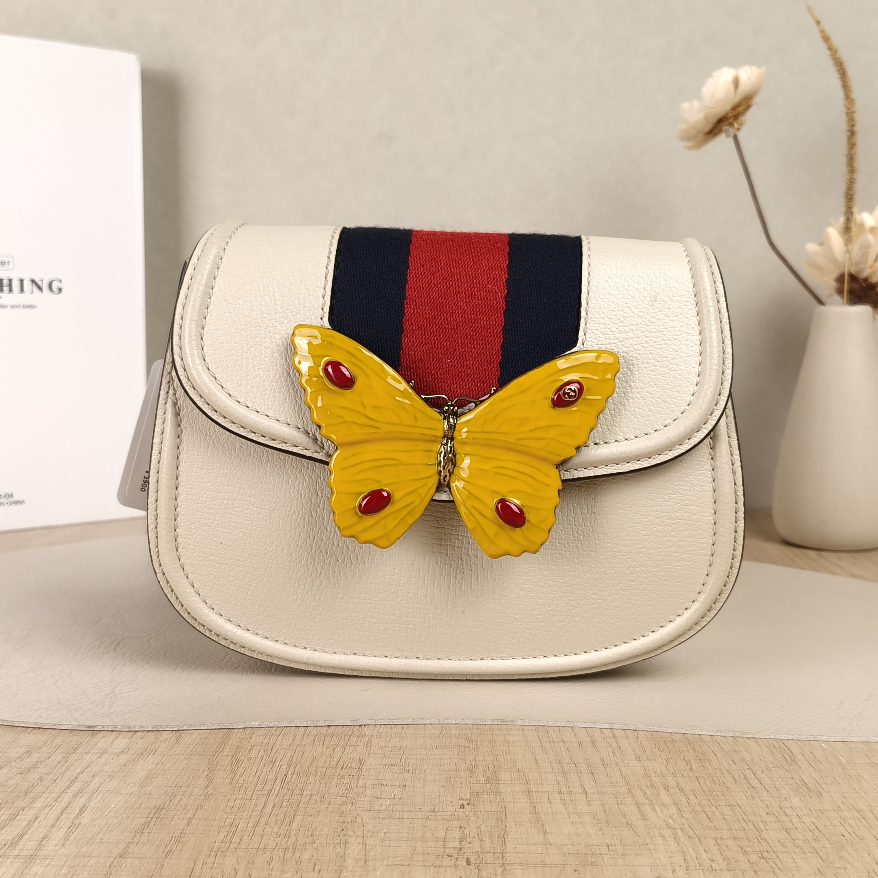 GUCCI Crossbody Bag White Calfskin One Size20 × 5 × 14.5 cm