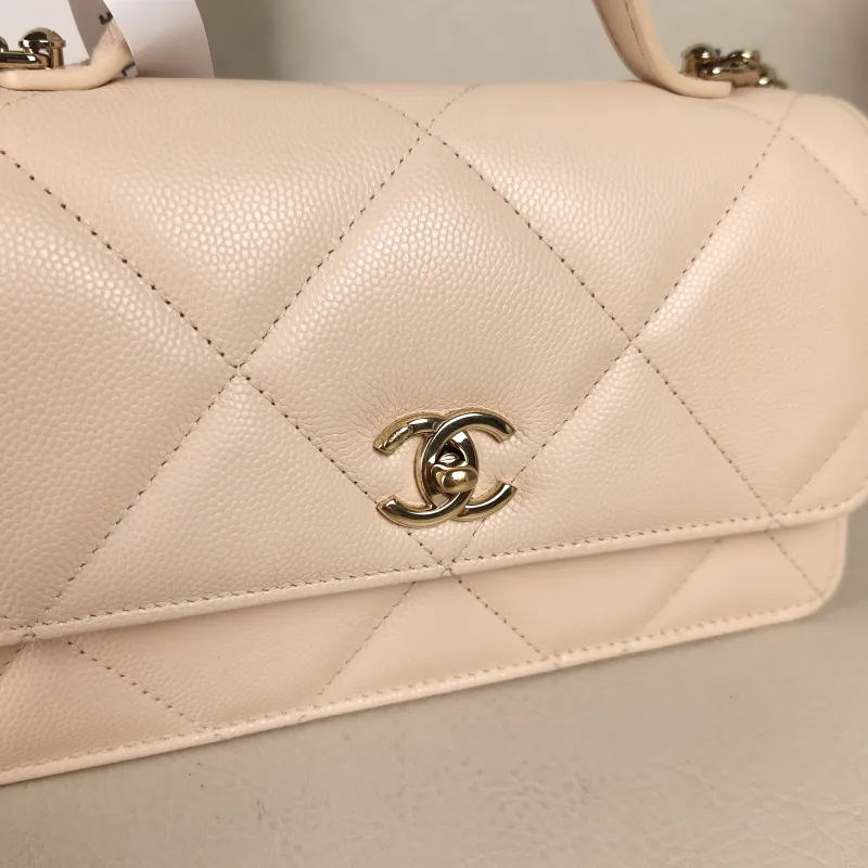 Chanel Crossbody Bag Edition woc Beige Calfskinmini19.2 × 7 × 12.3 cm — detail view 3 of 15