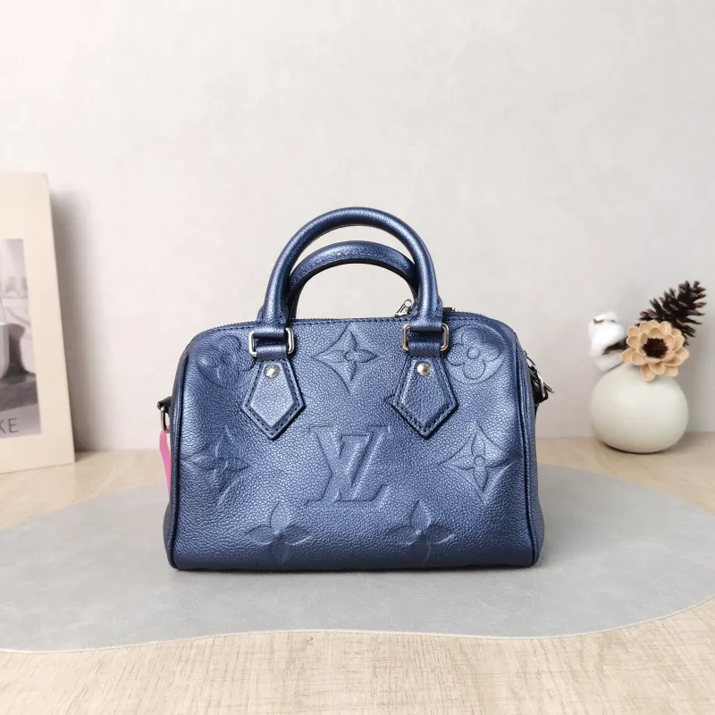 Louis Vuitton Crossbody Bag Speedy20 Empreinte Embossed Calfskin Small 20.5 × 12 × 13.5 cm