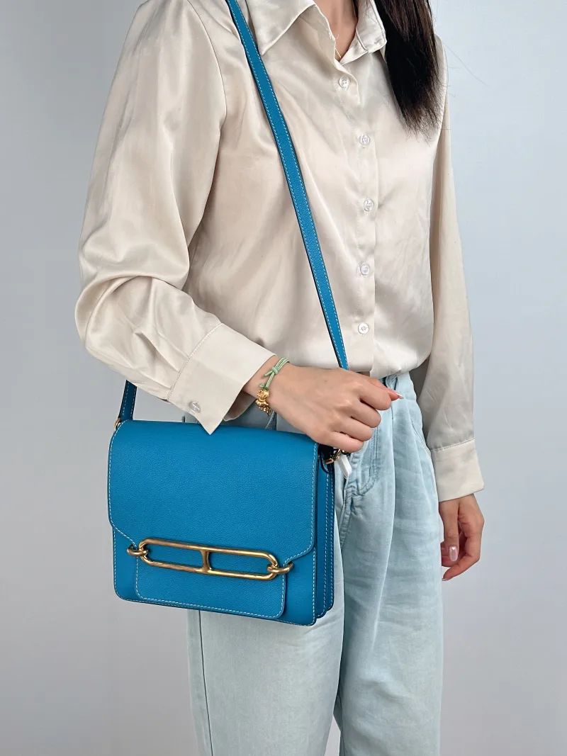 Hermès Crossbody Bag Roulis 23 B3 Evercolor Calfskin Medium 23 × 7.5 × 19 cm A — on-model view 1 of 2