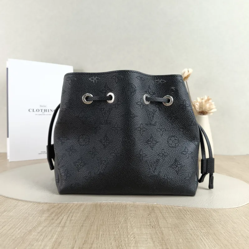 Louis Vuitton Crossbody Bag BELLA Black Calfskin One Size 22 × 14 × 19 cm — cover view 5 of 5