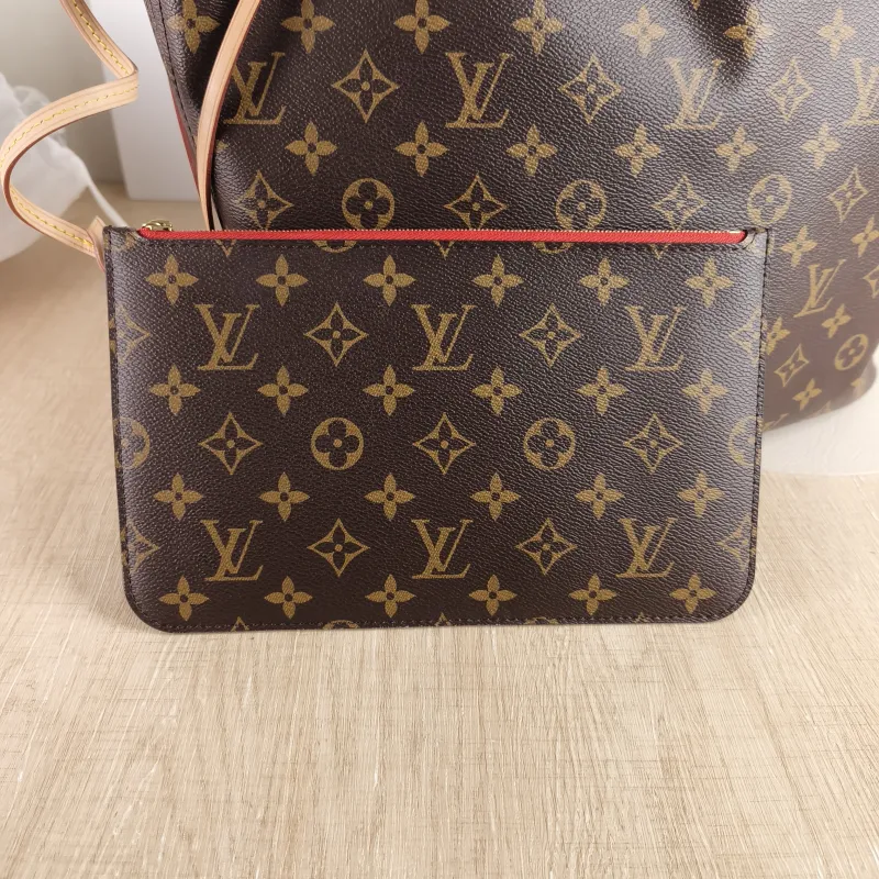 Louis Vuitton Shoulder Bag Neverfull Monogram PVC Medium 31 × 14 × 28 cm — detail view 10 of 11