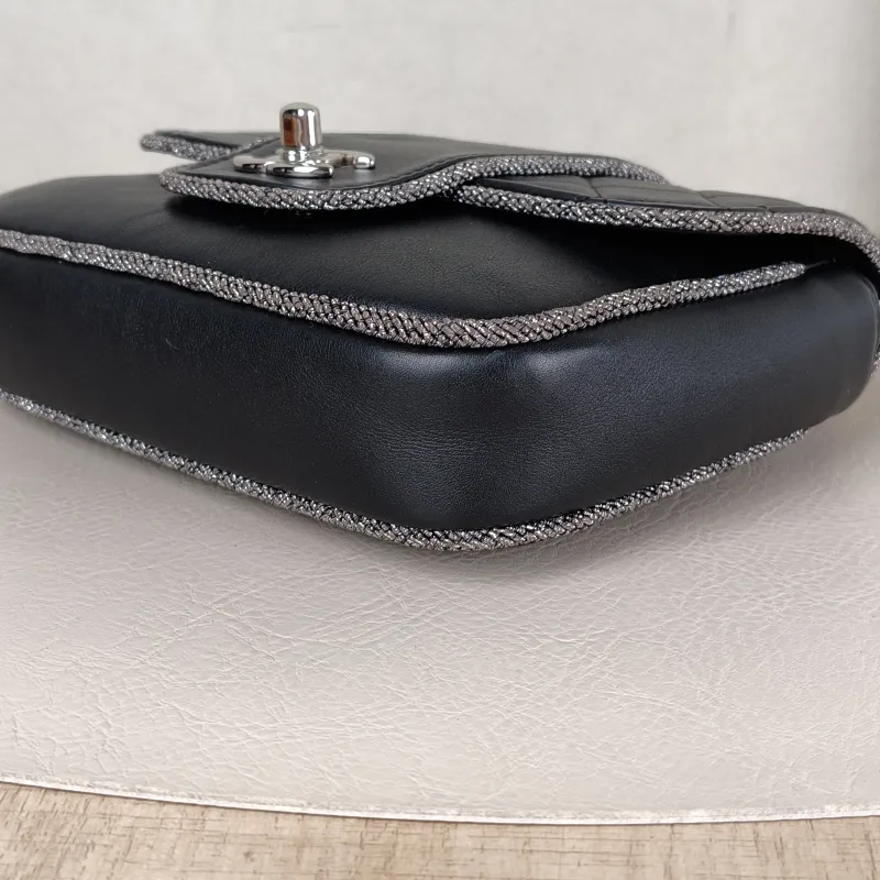 Chanel Crossbody Bag Black Lambskinmini17 × 8 × 13.5 cm — detail view 9 of 13