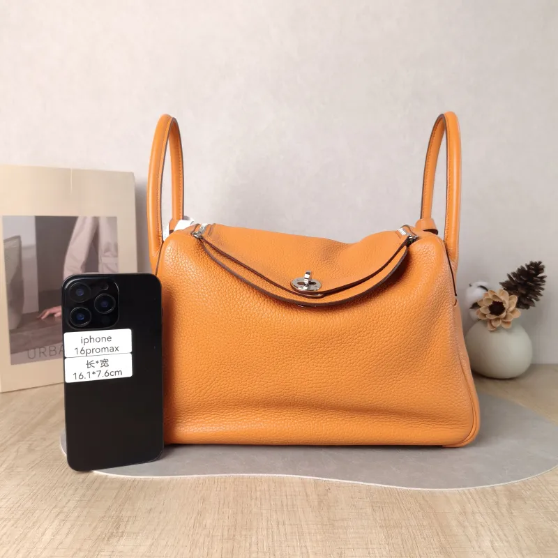 Hermès Crossbody Bag Lindy 30 Taurillon Clemence TC Calfskin 30 30 × 15 × 19 cm R — cover view 4 of 5