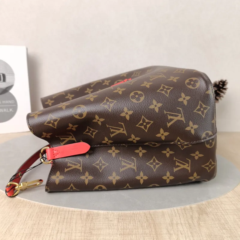 Louis Vuitton Shoulder Bag NÉONOÉ Bucket Bag PVC Medium 26 × 17.5 × 26 cm — detail view 1 of 12