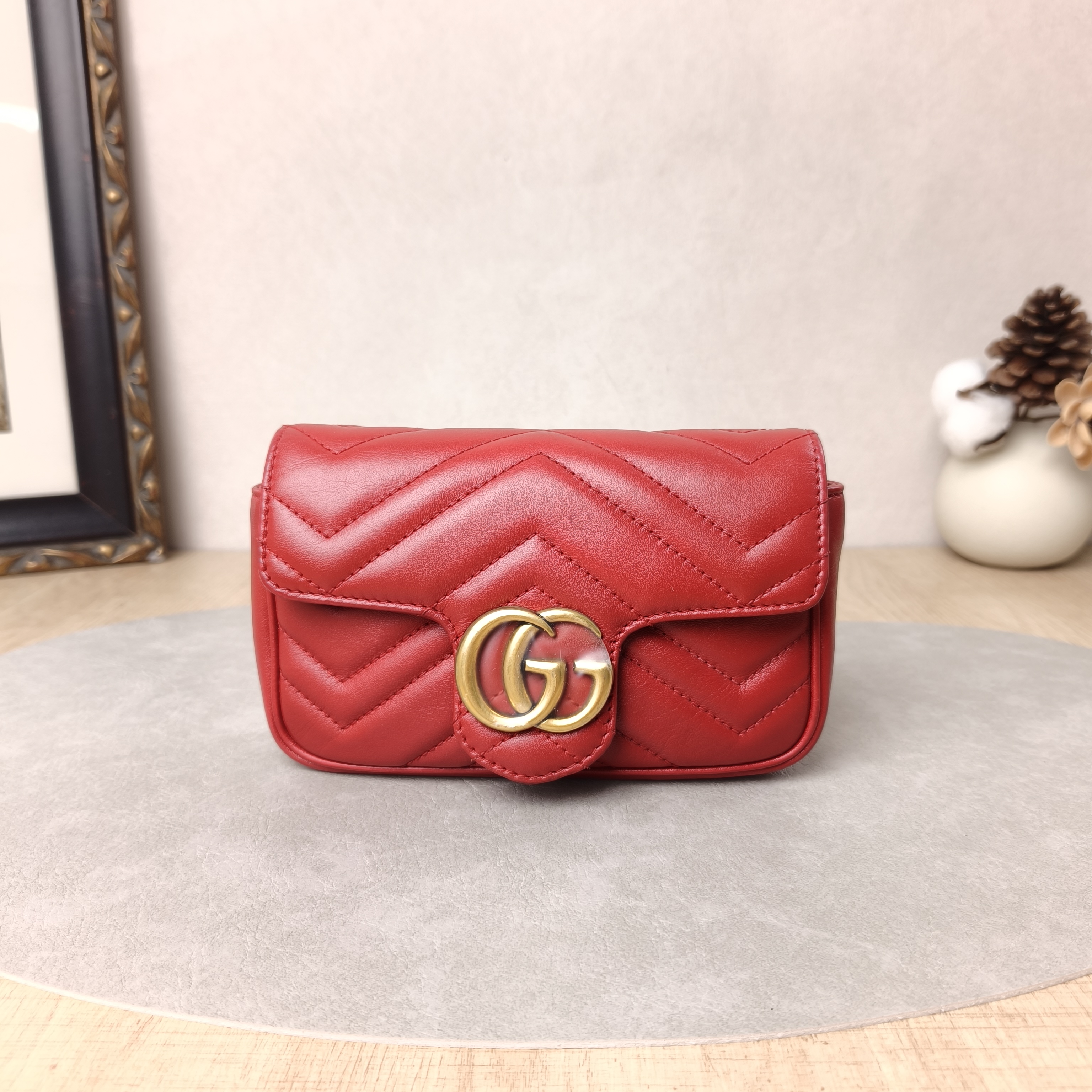 GUCCI Crossbody Bag GG Marmont Mini Marmont Mini Red Calfskin16.5 × 4.5 × 9.5 cm
