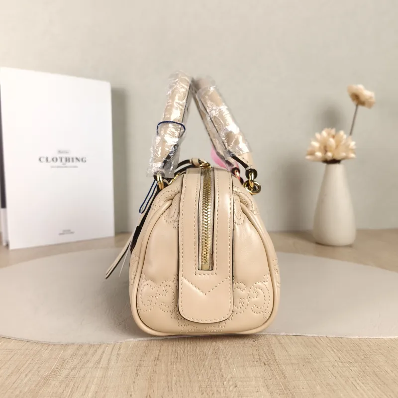 GUCCI Crossbody Bag GG matelasse Taupe Calfskin Mini 19 × 11 × 13 cm — detail view 2 of 10