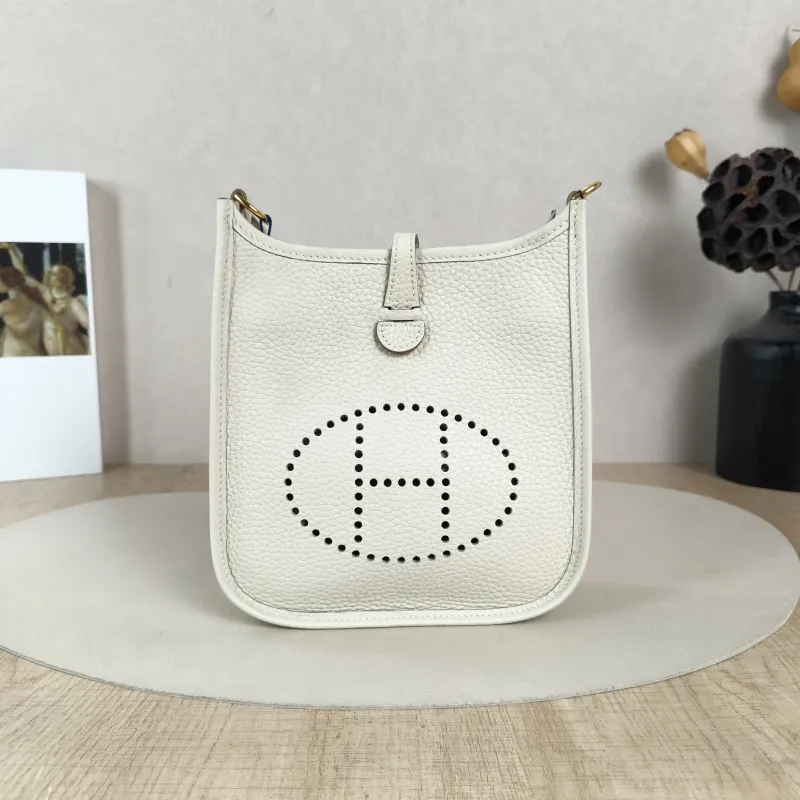 Hermès Crossbody Bag Evelyne Mini 16 Mini 1610Craie TC Calfskinmini17 × 5.5 × 18 cm