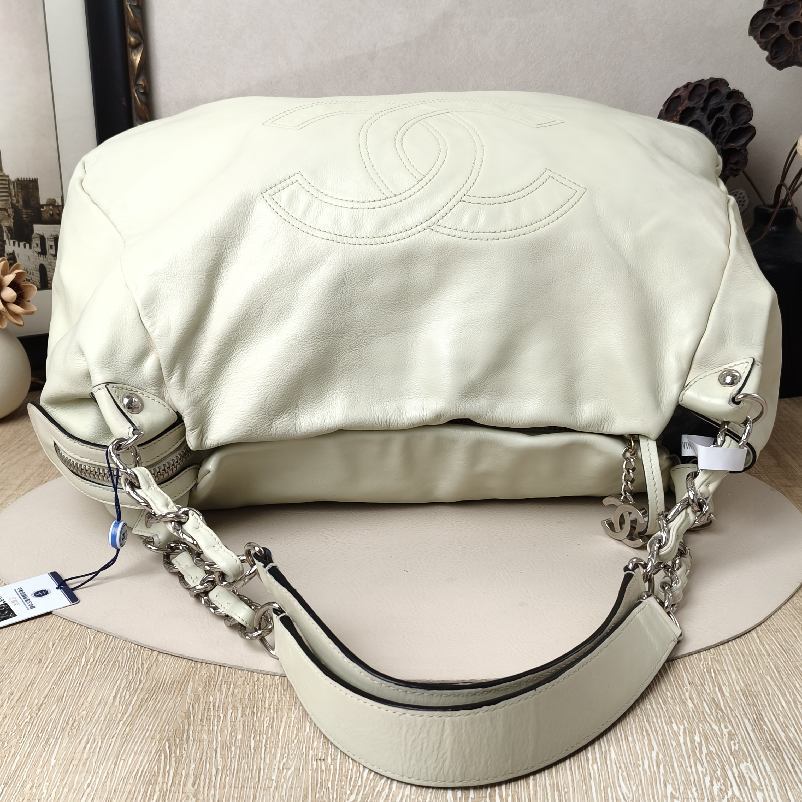 Chanel Shoulder Bag Tote Bag White Calfskin45 × 15 × 34 cm — cover view 8 of 10