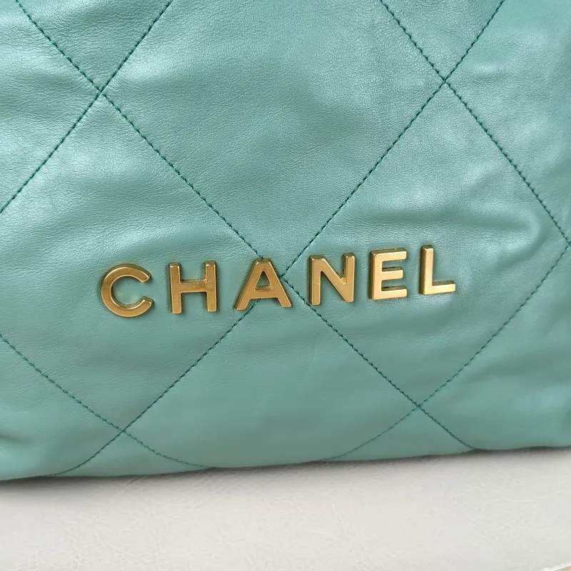 Chanel Shoulder Bag22Bag Green CC alfskin39 × 8 × 42 cm — detail view 9 of 17