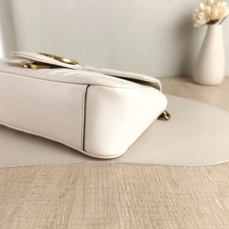 GUCCI Crossbody Bag GG Marmont Medium Marmont 26 White Calfskin 26 × 7 × 15 cm — detail view 11 of 12