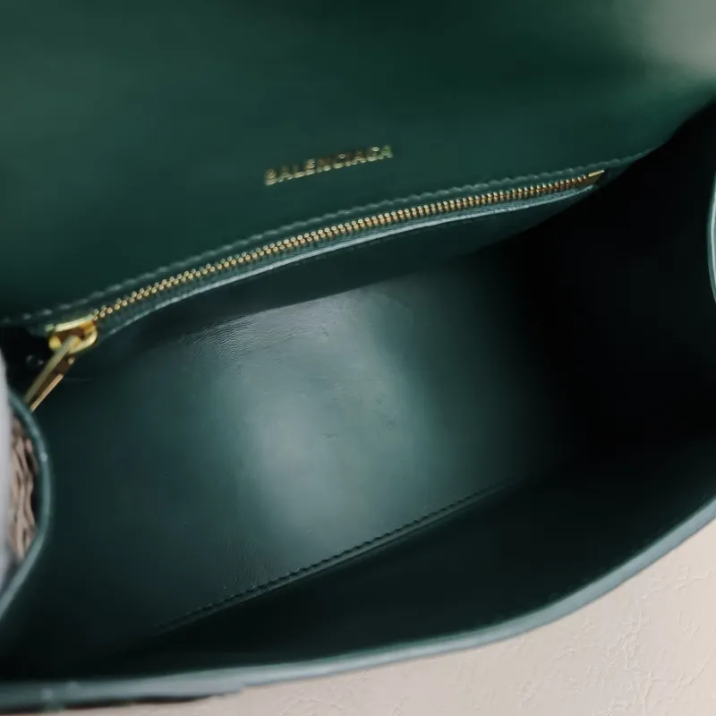 BALENCIAGA Crossbody Bag Hourglass Hourglass Bag Green Calfskin Small 23 × 10 × 14 cm — detail view 4 of 11