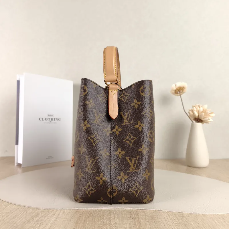 Louis Vuitton Crossbody Bag NÉONOÉ Bucket Bag BB Monogram PVC BB 20 × 13 × 20 cm — detail view 2 of 10