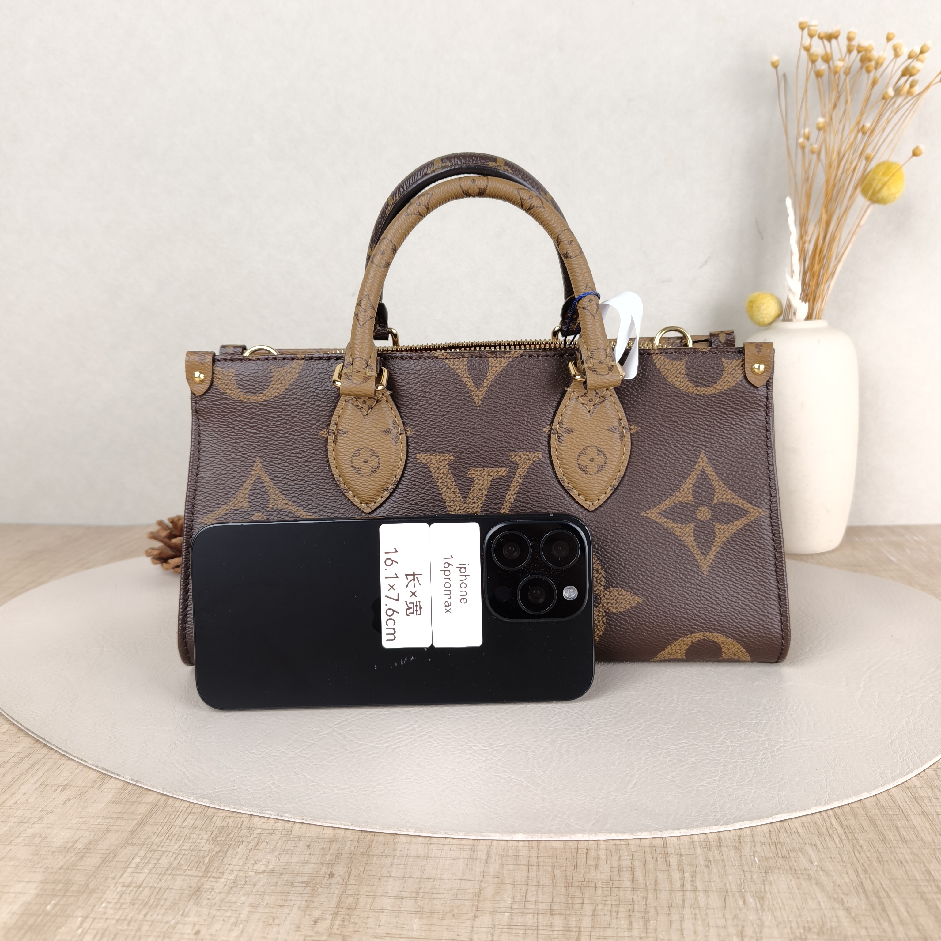 Louis Vuitton Crossbody Bag Onthego East West Monogram PVC Small25 × 10 × 13 cm — cover view 4 of 6