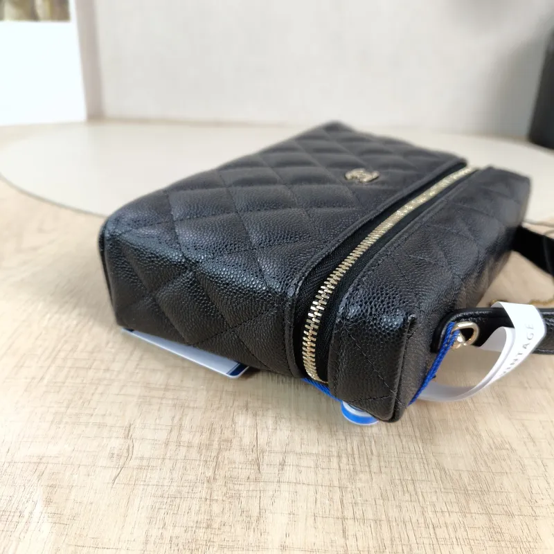 Chanel Crossbody Baglp Box Bag Top Handle Crossbody Bag Black Grained Calfskin One Size19.5 × 5 × 17 cm — detail view 14 of 15