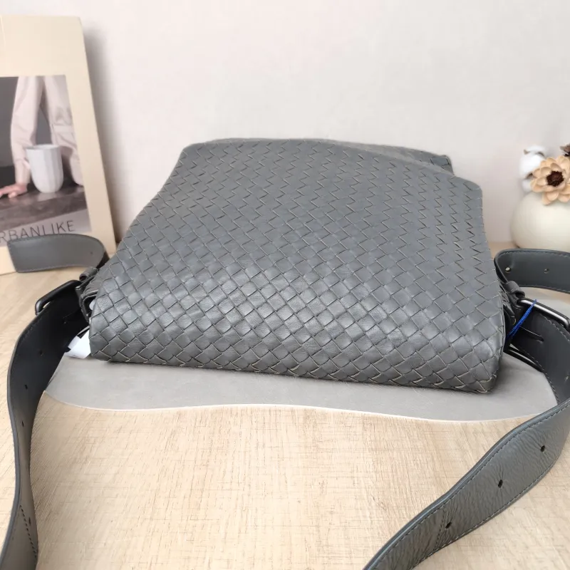 Bottega Veneta Shoulder Bag Messenger Bag Grey Calfskin One Size 30 × 7.5 × 31 cm — detail view 10 of 10