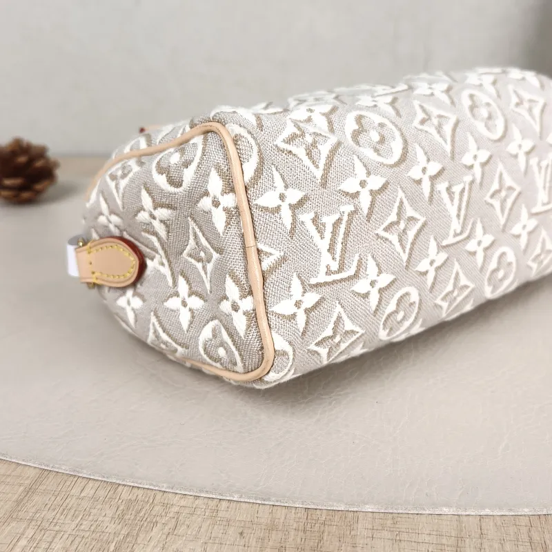 Louis Vuitton Crossbody Bag Speedy Nano Beige nano 16 × 7.5 × 10 cm — detail view 6 of 13
