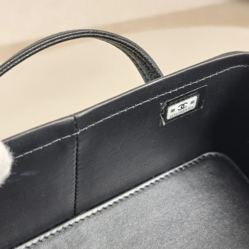 Chanel Crossbody Bag lp Box Bag Black Grained Calfskin 16 × 8 × 9.5 cm Microchip Edition — detail view 9 of 12