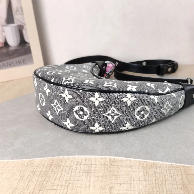 Louis Vuitton Crossbody Bag Loop Grey Small 23 × 6 × 13 cm — detail view 8 of 12