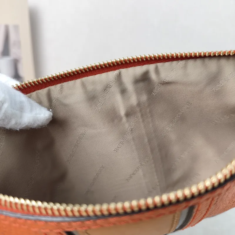BURBERRY Clutch Clutch Calfskin One Size 24*17 — detail view 6 of 8