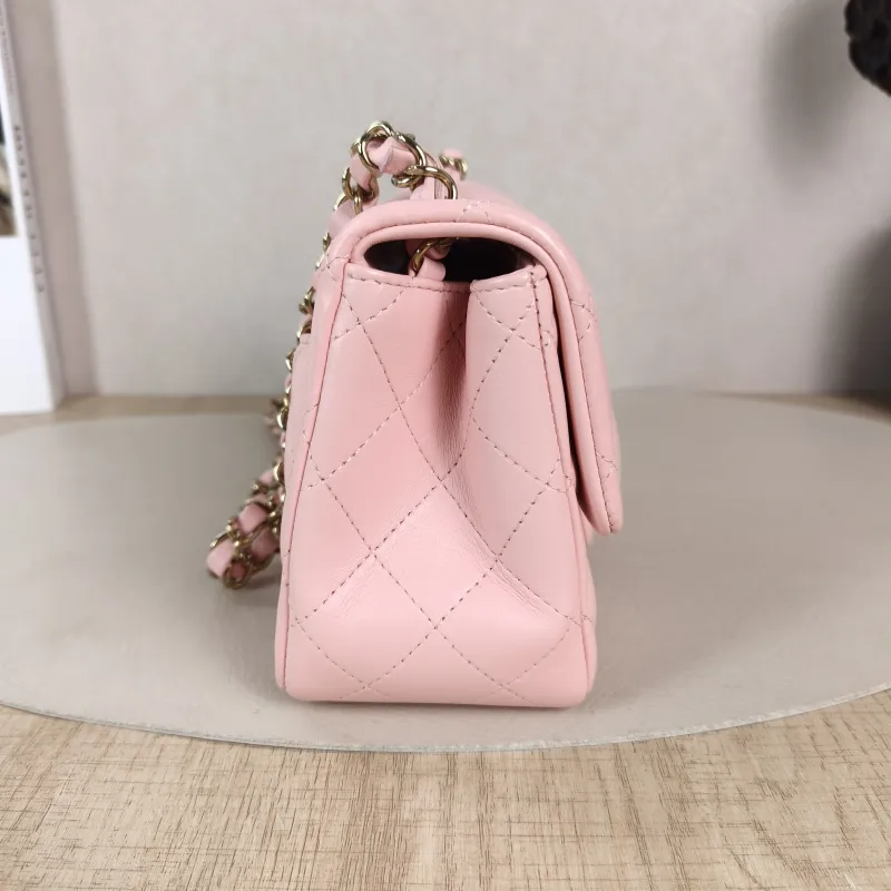 Chanel Crossbody Bag Edition Pink Lambskin 16.5 × 8 × 12.5 cm — detail view 3 of 12