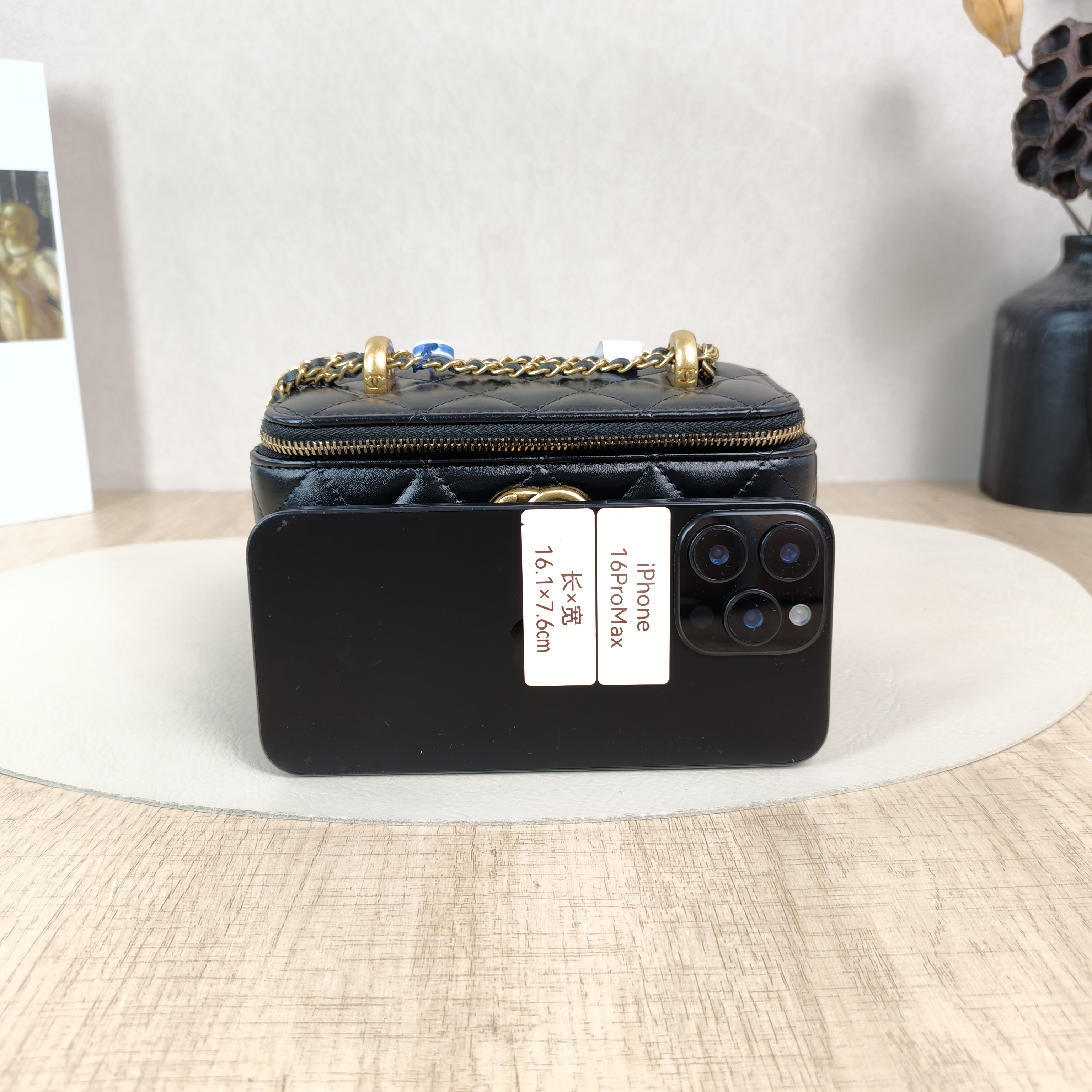 Chanel Crossbody Bag Black Lambskin One Size17 × 8 × 9.5 cm — cover view 4 of 5