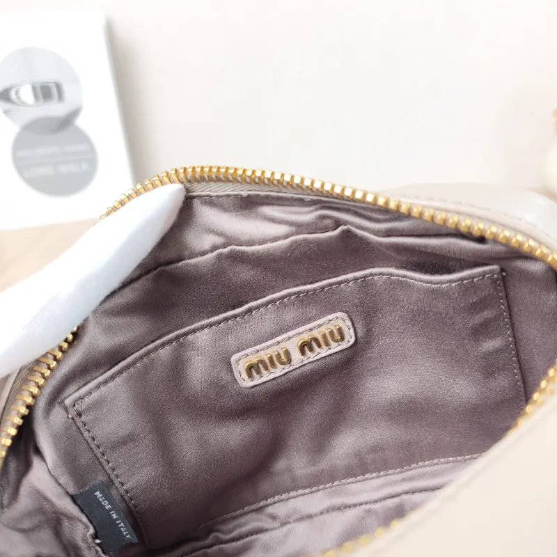 Miumiu Top Handle Bag Arcadie MatelasséCollection Edition Grey Lambskin Small 19 × 6 × 13 cm — detail view 3 of 11