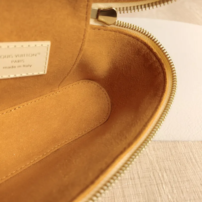 Louis Vuitton Shoulder Bag VANITY POUCH Cosmetic Bag Calfskin One Size 19 × 6.5 × 11.5 cm — detail view 9 of 10