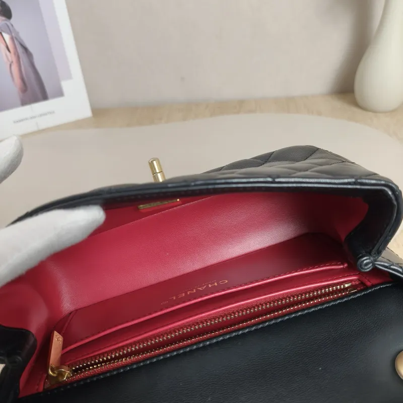Chanel Crossbody Bag23s mini Black Lambskin mini21 × 8 × 13 cm — detail view 8 of 8