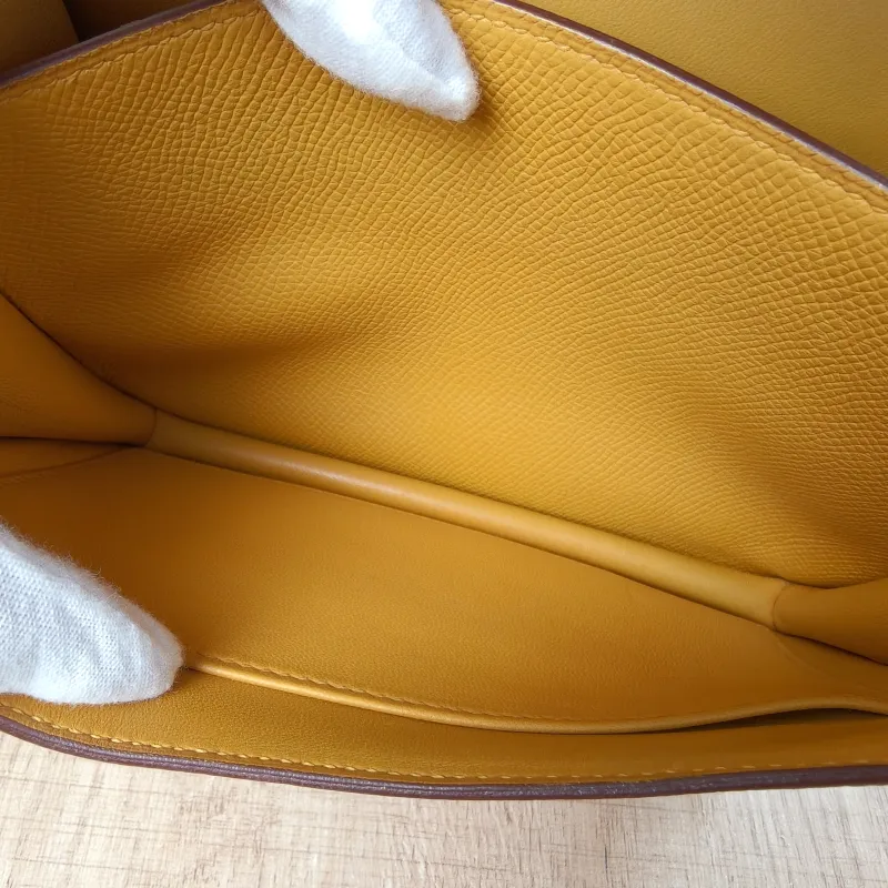 Hermès Crossbody Bag Constance 19 Gold-Tone Hardware Epsom Calfskinmini18 × 4 × 15 cm Conditioned — detail view 9 of 15