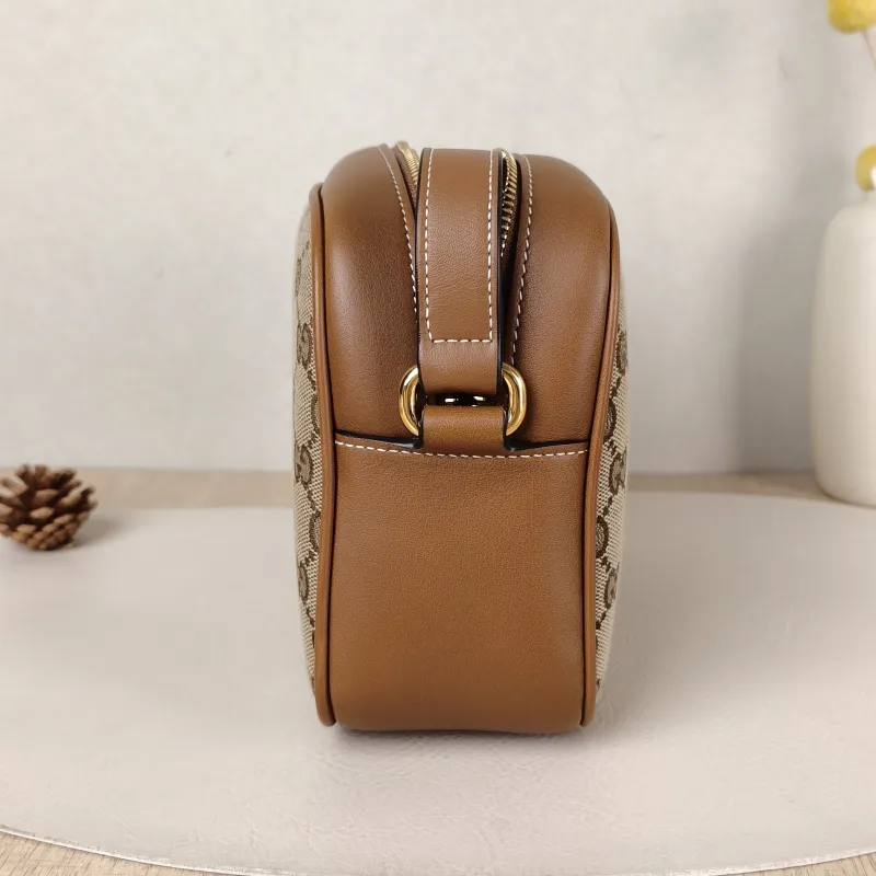 GUCCI Crossbody Bag Blondie g Camera Bag Monogram Canvas， mini21 × 8 × 15.5 cm — detail view 9 of 12