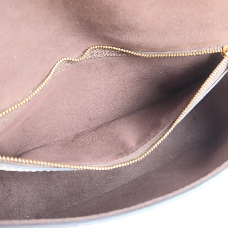 Louis Vuitton Crossbody Bag Diane Baguette Bag White Empreinte Embossed Calfskin Small 24 × 9 × 15 cm — detail view 8 of 11