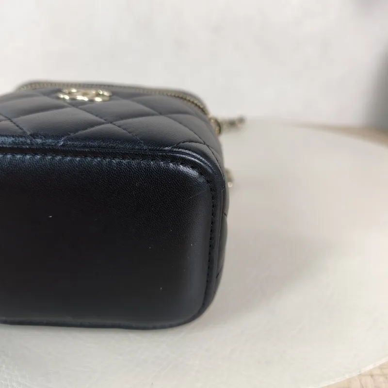 Chanel Crossbody Bag Edition Black Lambskin11 × 7 × 9 cm — detail view 12 of 14