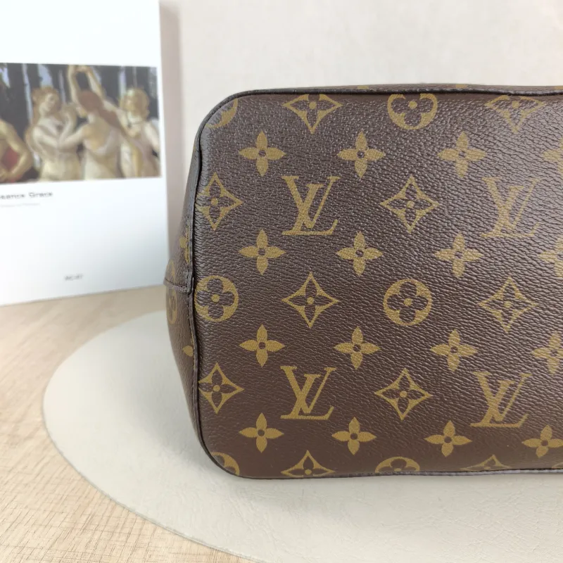 Louis Vuitton Shoulder Bag NÉONOÉ Bucket Bag Black PVC Medium 26 × 17.5 × 26 cm — detail view 1 of 9