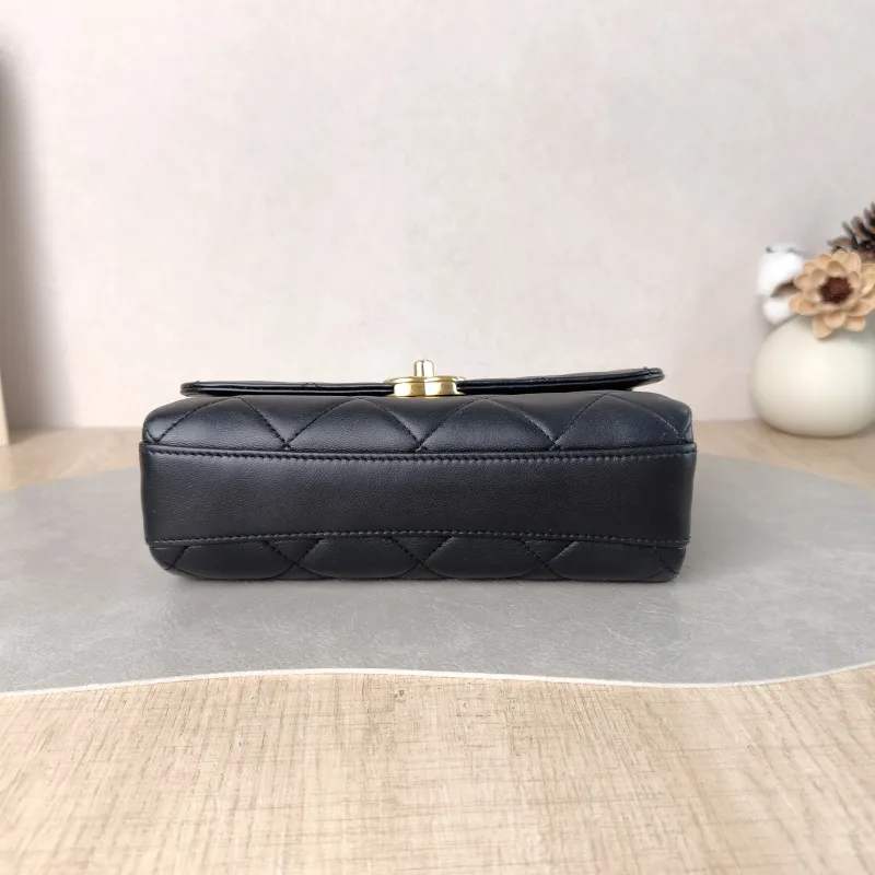 Chanel Crossbody Bag Crossbody Bag Black with Gold-Tone Hardware Lambskin Mini 20 × 6.5 × 13 cm — cover view 4 of 6