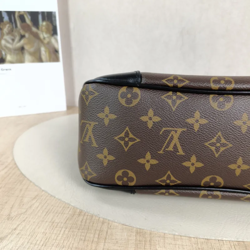 Louis Vuitton Crossbody Bag Boulogne PVC Small 26 × 9.5 × 16 cm — detail view 8 of 11