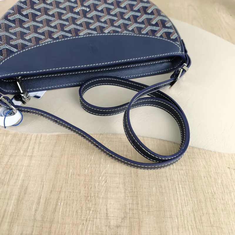 GOYARD Crossbody Bag Hirondelle Navy ine Canvas One Size 25 × 6 × 17 cm — detail view 10 of 11