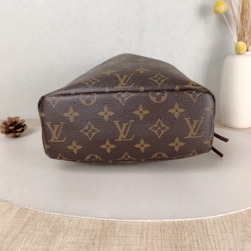Louis Vuitton Clutch NOÉ Bucket Bag Monogram PVC 22 × 9 × 24 cm — cover view 4 of 5