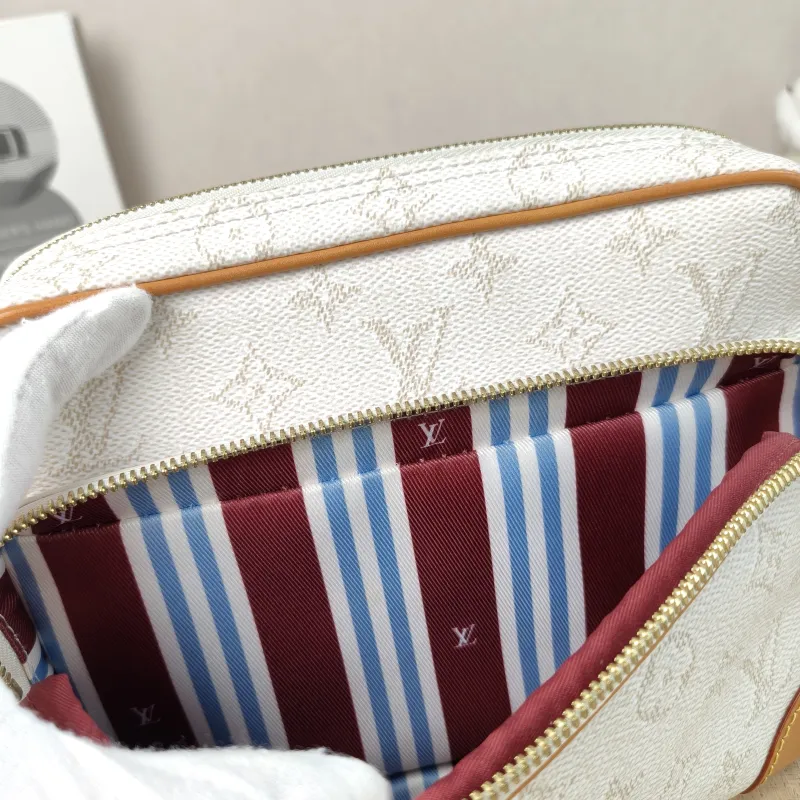 Louis Vuitton Crossbody Bag Nil Messenger Bag PVC One Size 25 × 11 × 17.5 cm — detail view 11 of 12