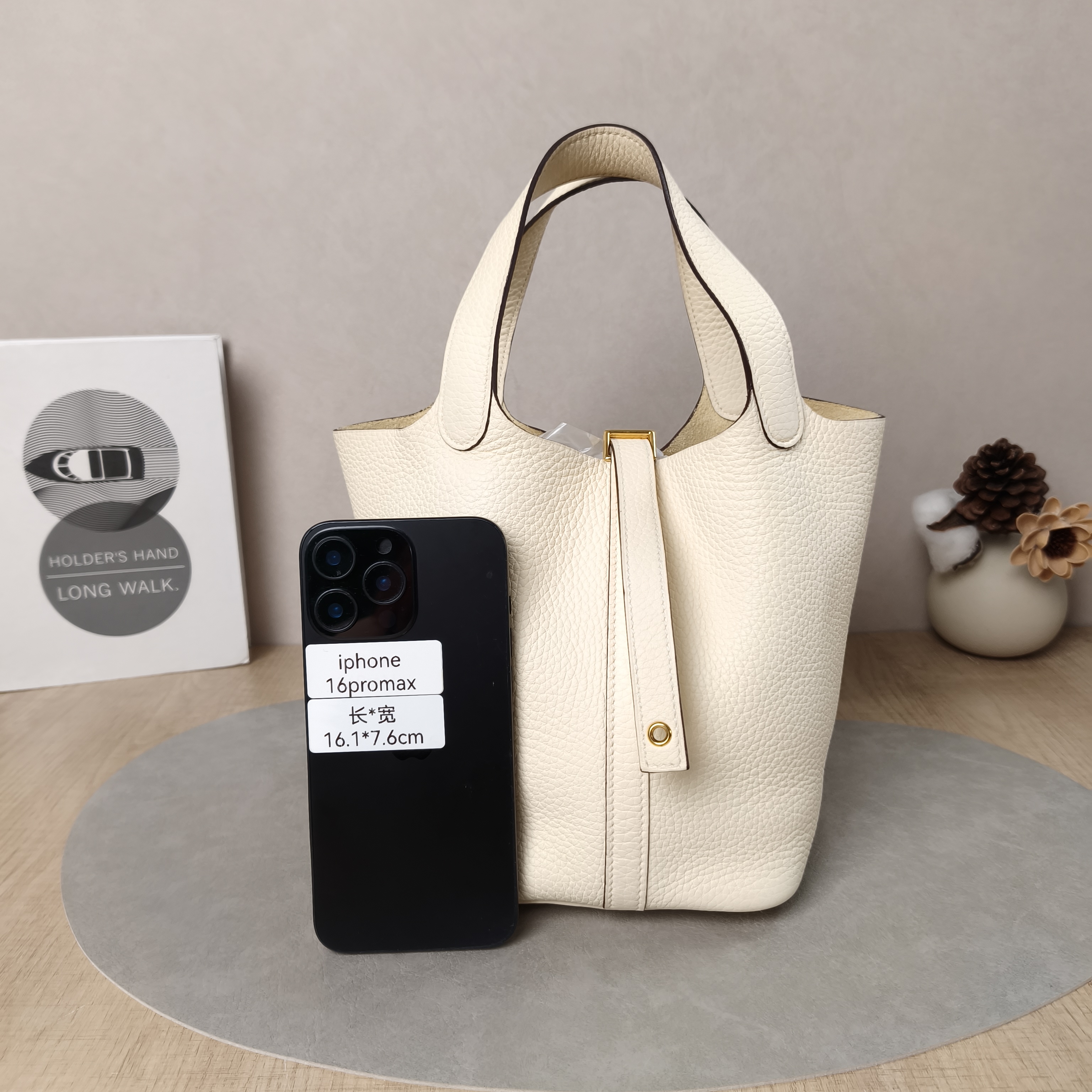 Hermès Top Handle Bag Picotin Lock 18 18 TC Calfskin Small18 × 13 × 18 cm — cover view 3 of 6