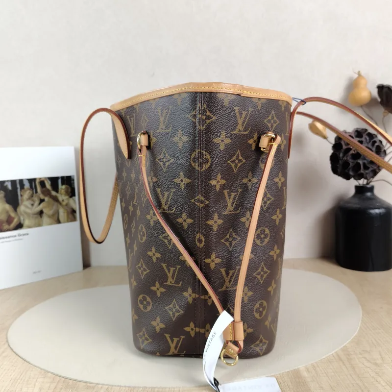 Louis Vuitton Shoulder Bag Neverfull Monogram PVC Medium31 × 14 × 28 cm — detail view 7 of 12