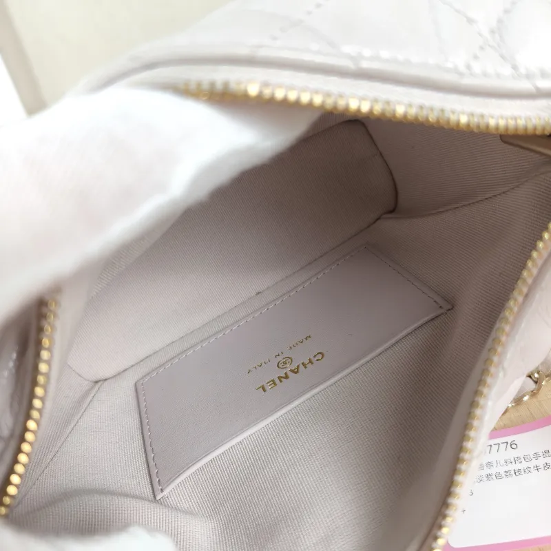 Chanel Crossbody Bag Crossbody Bag Grained Calfskin One Size16 × 6 × 13 cm — detail view 7 of 12