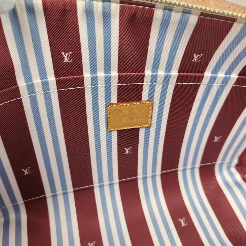 Louis Vuitton Crossbody Bag Bobo Trunk White PVC One Size 32 × 9.5 × 19 cm — detail view 9 of 13