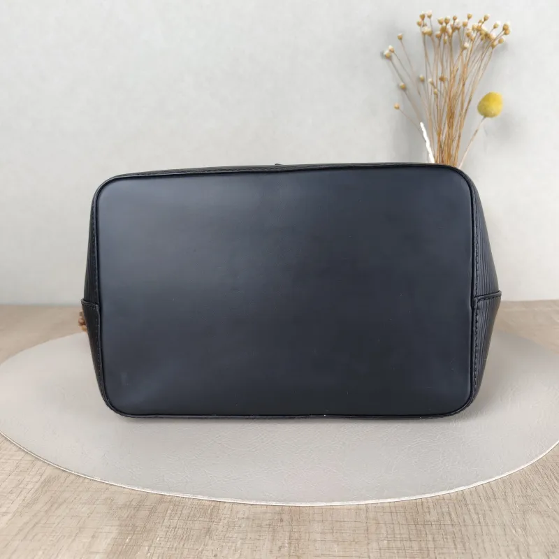 Louis Vuitton Shoulder Bag NÉONOÉ Bucket Bag Black Epi Embossed Calfskin Medium 26 × 17.5 × 26 cm — cover view 3 of 5