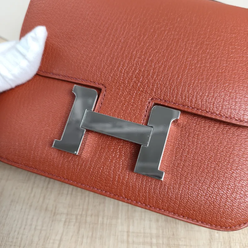 Hermès Crossbody Bag Constance 19 Silver-Tone Hardware36 Red Lambskinmini18 × 4 × 15 cm — detail view 1 of 13