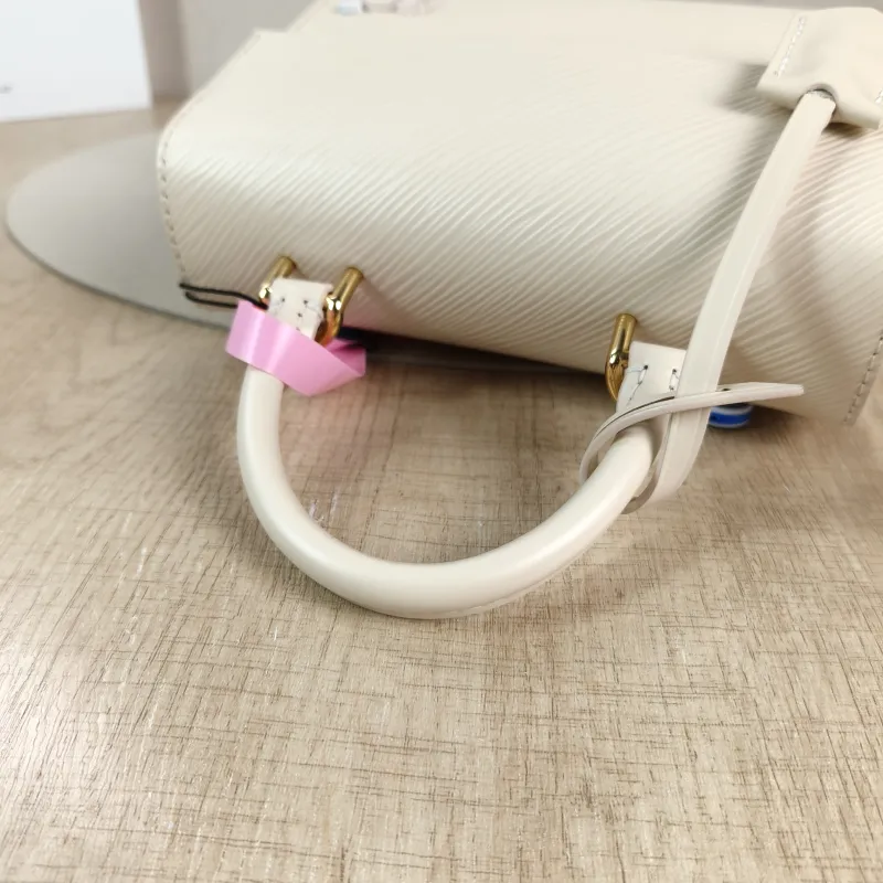 Louis Vuitton Crossbody Bag CLUNY White Epi Embossed Calfskin Mini 20 × 7.5 × 16 cm — detail view 14 of 14