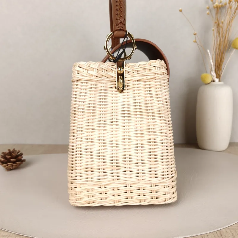 Louis Vuitton Top Handle Bag Capucines Brown · Calfskin BB27 × 9 × 18 cm — detail view 4 of 15