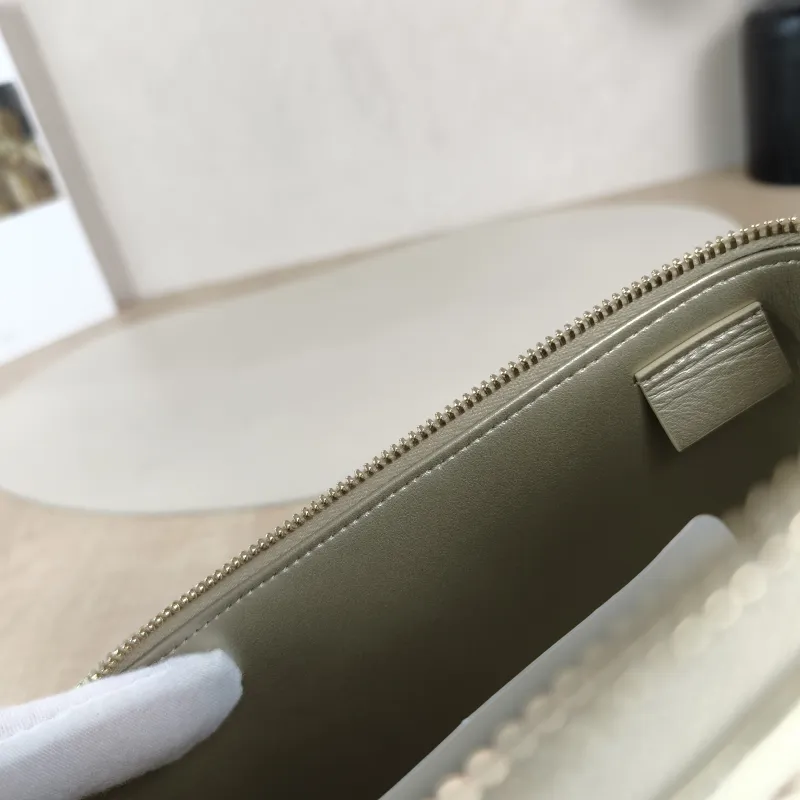 Chanel Crossbody Bag Gold Calfskin One Size19 × 5 × 11.5 cm — detail view 2 of 13